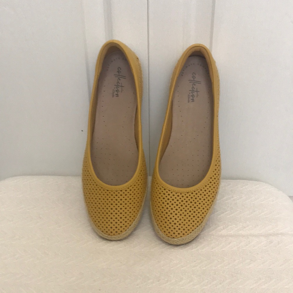 Collection By Clarks  Yellow Slip On Shoes Size 8W